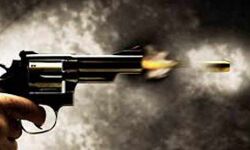 कारोबारी ने पत्नी को मारी गोली खुद भी आत्महत्या कर ली