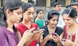 कोलकाता के पुलिसकर्मी ने की दसवीं की छात्रा की मदद