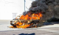 कश्मीर में भाजपा नेता के वाहन को आतंकियों ने आग लगाई