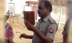 महिलाओं से अभद्रता करने वाले दरोगा का वीडियो वायरल।