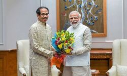 महाराष्ट्र के मुख्य मंत्री उद्धव ठाकरे,और आदित्य ठाकरे प्रधानमंत्री नरेंद्र मोदी से मिले