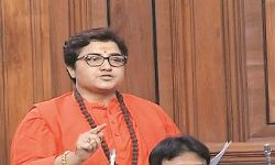 अंततः साध्वी प्रज्ञा ने माफी मांगी पर विपक्ष अभी भी उन्हें माफ करने के मूड में नहीं