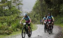 आइए जानते हैं कि क्या होती है डेथ रेस, 70 साल की महिला ने जीती ये खतरनाक रेस...