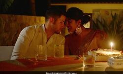 पति निक जोंस  संग प्रियंका चोपड़ा ने कुछ अलग ही अंदाज में मनाई दिवाली.....