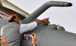 राजनाथ सिंह ने ॐ क्या लिखा कुछ लोग हो गए परेशान राजनाथ सिंह ने ॐ क्या लिखा कुछ लोग हो गए परेशान