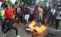 मथुरा : महंगाई के विरोध में फूंका गया ऊर्जा मंत्री श्रीकांत शर्मा का पुतला, लोगों में जमकर रोष मथुरा : महंगाई के विरोध में फूंका गया ऊर्जा मंत्री श्रीकांत शर्मा का पुतला, लोगों में जमकर रोष