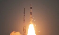 PSLV-C47  ने कार्टोसैट -3 और 13 वाणिज्यिक नैनोसैटलाइट्स को सफलतापूर्वक लॉन्च किया