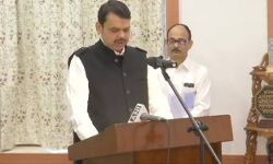 देवेंद्र फड़नवीस ने महाराष्ट्र के मुख्यमंत्री के रूप में शपथ ली, राकांपा के अजीत पवार डिप्टी सीएम बने