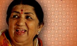 लता मंगेशकर की आंखें हुईं नम वजह अमिताभ बच्चन लता बोलीं- समझ नहीं आ रहा, क्या कहूं....