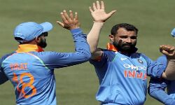 भारत की धारदार गेंदबाजी से बांग्लादेश पस्त मोहम्मद शमी शानदार गेंदबाजी करते हुए