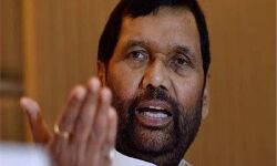 खाद्य मंत्री राम विलास पासवान ने खरीदा 420 रुपये kg सेब, फल में मिला वैक्स