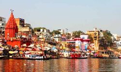 बनारस तो बनारस है, वह अपने ही ताव के साथ जीता है