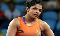 टॉप्स से बाहर  हुयी साक्षी मलिक