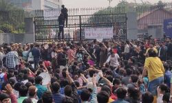 जेएनयू के शिक्षक भी छात्रों के समर्थन में जेएनयू के शिक्षक भी छात्रों के समर्थन में