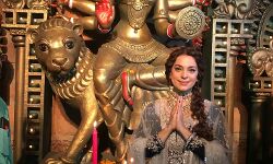 рд╕реБрд╖реНрдорд┐рддрд╛ рд╕реЗрди, рдЬреВрд╣реА рдЪрд╛рд╡рд▓рд╛, рдиреБрд╕рд░рдд рдЬрд╣рд╛рдВ, рдЪрд╛рд░реВ рдЕрд╕реЛрдкрд╛ рдФрд░ рдХрд╛рдЬреЛрд▓ рдиреЗ рдРрд╕реЗ рдордирд╛рдпрд╛ рдирд╡рд░рд╛рддреНрд░рд┐ рдХрд╛ рддреНрдпреМрд╣рд╛рд░, рдкреБрд░реА рдЦрдмрд░ рдХреЗ рд▓рд┐рдП рдЖрдЧреЗ рдкрдврд╝реЗ.... рд╕реБрд╖реНрдорд┐рддрд╛ рд╕реЗрди, рдЬреВрд╣реА рдЪрд╛рд╡рд▓рд╛, рдиреБрд╕рд░рдд рдЬрд╣рд╛рдВ, рдЪрд╛рд░реВ рдЕрд╕реЛрдкрд╛ рдФрд░ рдХрд╛рдЬреЛрд▓ рдиреЗ рдРрд╕реЗ рдордирд╛рдпрд╛ рдирд╡рд░рд╛рддреНрд░рд┐ рдХрд╛ рддреНрдпреМрд╣рд╛рд░, рдкреБрд░реА рдЦрдмрд░ рдХреЗ рд▓рд┐рдП рдЖрдЧреЗ рдкрдврд╝реЗ....