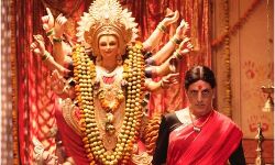 लाल साड़ी पहने नजर आ रहे है अक्षय कुमार अपनी आने वाली फिल्म  लक्ष्मी बम का फर्स्ट लुक किया शेयर ...