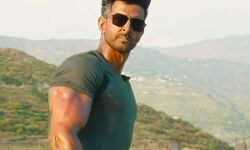 फराह खान कर रहीं सत्ते पे सत्ता के रीमेक में ऋतिक रोशन की भूमिका में बदलाव.......