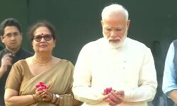 गाँधी जयंती:राष्ट्रपिता महात्मा गांधी को प्रधानमंत्री नरेंद्र मोदी और राष्ट्रपति रामनाथ कोविंद ने दी श्रद्धांजलि