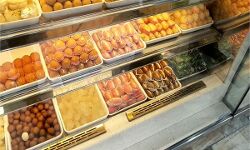 संभल : एसडीएम द्वारा मिठाई की दुकानों में छापामार कार्यवाही, मचा हड़कंप