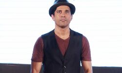 पीएमसी बैंक से जुड़े मामले पर ट्वीट करते हुए फरहान अख्तर ने जताई नाराजगी.....