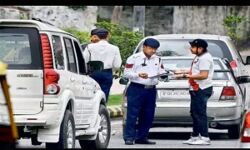 ट्रैफिक नियम तोड़ने वालों का चालान न काटकर हैदराबाद की पुलिस करती है ये काम