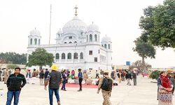 करतारपुर गलियारे में पाकिस्तान देख रहा कमाई