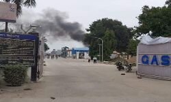 उन्नाव के हिंदुस्तान पेट्रोलियम प्लांट में आग मौके पर पहुंची SDRF और एयरफोर्स की टीमें