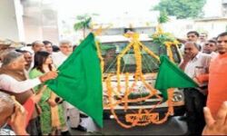 नगर पालिका की गाड़ी लेकर जाएगी घरों से गाय की रोटी