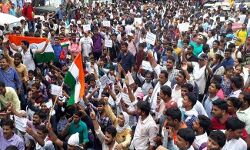 निदेशालय के बाहर B.Ed व BTC  अभ्यर्थियों ने किया प्रदर्शन, जमकर लगाए नारे