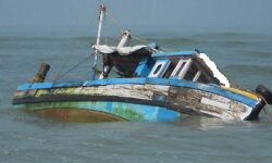 पाक / गुजरात  सीमा पर समुद्र में संदिग्ध नाव मिलीं, सेना ने आतंकी हमले की चेतावनी दी