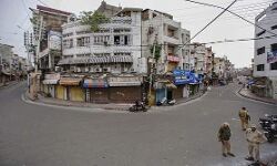 अमन के बीच खुले कश्मीर के प्राइमरी  स्कूल