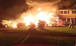 दिल्ली: गाँधी नगर बाज़ार के एक कपड़ा गोदाम में लगी आग