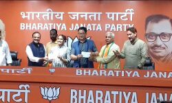 मशहूर रेसलर बबिता फोगाट एवं उनके पिता महावीर फोगाट बीजेपी में हुए शामिल