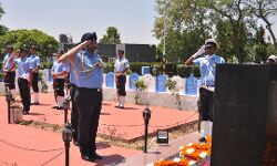 वायुसेना प्रमुख ने सफेद सागर में प्राणों की आहूति देने वाले ज़ाबाजों को  दी श्रद्धांजलि