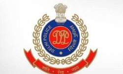 दिल्ली में महिला पत्रकार के साथ स्नैचिंग में लिया गया बड़ा फैसला   एसआई और 2 कांस्टेबल हुए ससपेंड