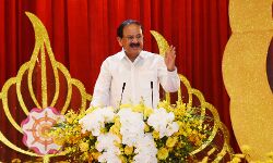 श्री नायडू ने वियतनाम में संयुक्त राष्ट्र ’वेसाक दिवस पर बौद्ध धर्म के गुणों पर चर्चा की