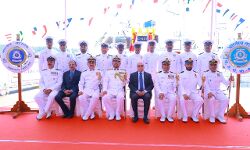 महानिरीक्षक विजय डी. चाफेकर, क्षेत्रीय कमांडर विहिंगम हार्बर में भारतीय तटरक्षक के नये पोत का जलावतरण किया