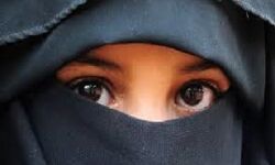 पाकिस्तानः जबरन धर्म परिवर्तन के मामले में कोर्ट का बयान - 18 साल से ज़्यादा है लड़कियों की उम्