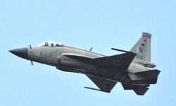 सीमा के करीब दिखाई दिए पाकिस्तानी ड्रोन और 2 एफ-16 फाइटर जेट, भारत के सुखोई ने खदेड़ा सीमा के करीब दिखाई दिए पाकिस्तानी ड्रोन और 2 एफ-16 फाइटर जेट, भारत के सुखोई ने खदेड़ा