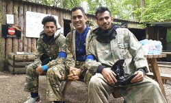 चहल, कुलदीप और धोनी मस्ती करते हुए चहल, कुलदीप और धोनी मस्ती करते हुए