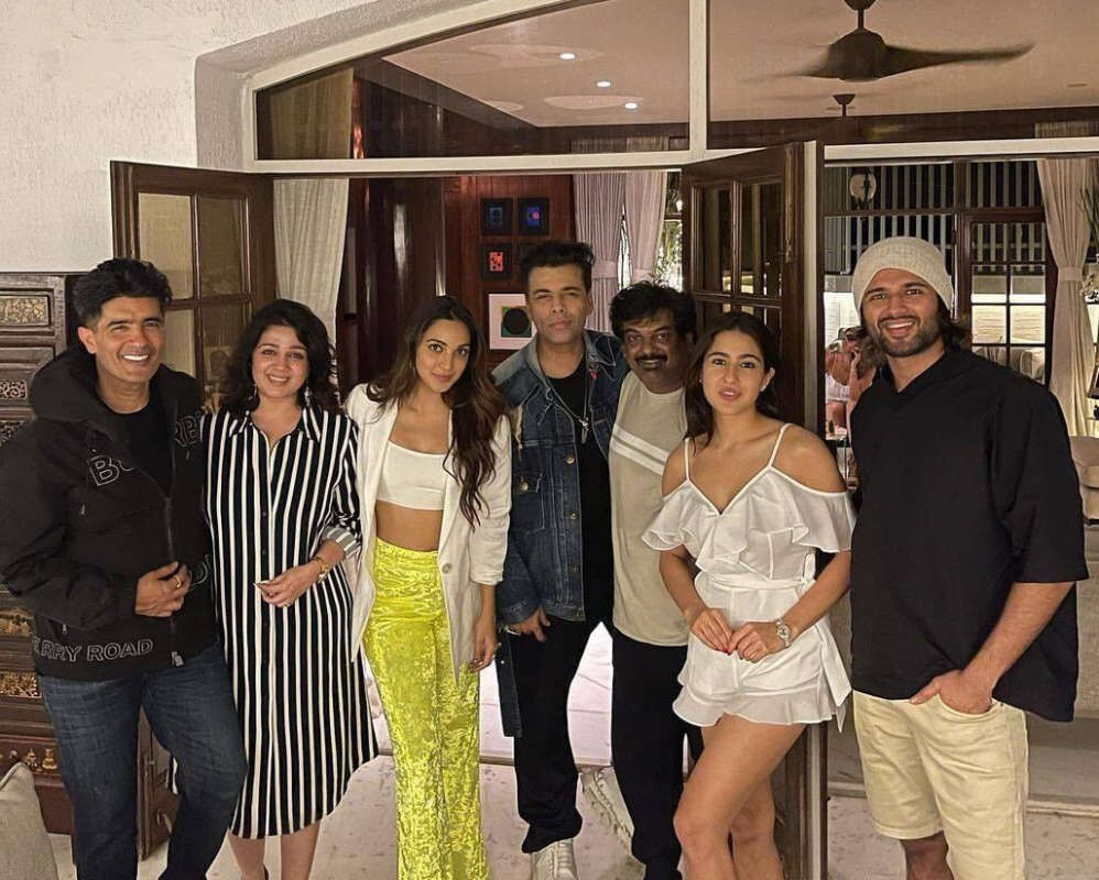 рдмреЙрд▓реАрд╡реБрдб рдХреЗ рдлреЗрдорд╕ рд╕реЗрд▓реЗрдмреНрд╕ рд╕рд╛рде рдореЗрдВ рдкрд╛рд░реНрдЯреА рдХрд░рддреЗ рдЖрдП рдирдЬрд░ рдмреЙрд▓реАрд╡реБрдб рдХреЗ рдлреЗрдорд╕ рд╕реЗрд▓реЗрдмреНрд╕ рд╕рд╛рде рдореЗрдВ рдкрд╛рд░реНрдЯреА рдХрд░рддреЗ рдЖрдП рдирдЬрд░